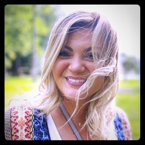 Meet your posher, ASHLEY :)